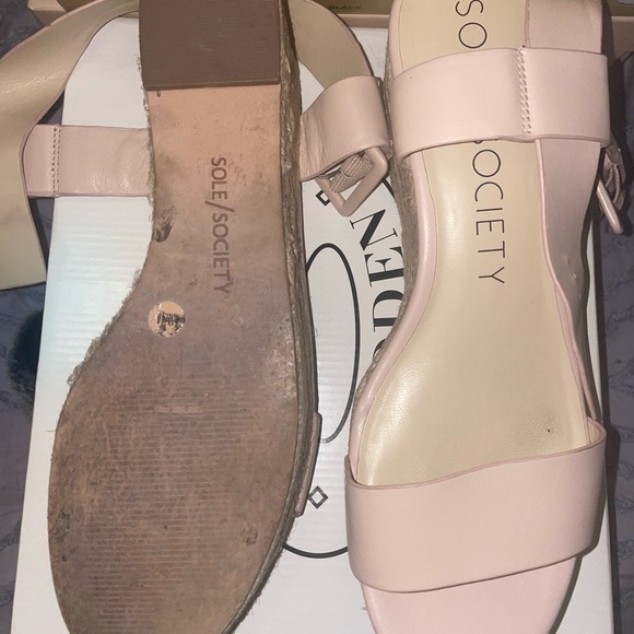 Cute Platform Sandals - Picture 3 of 3